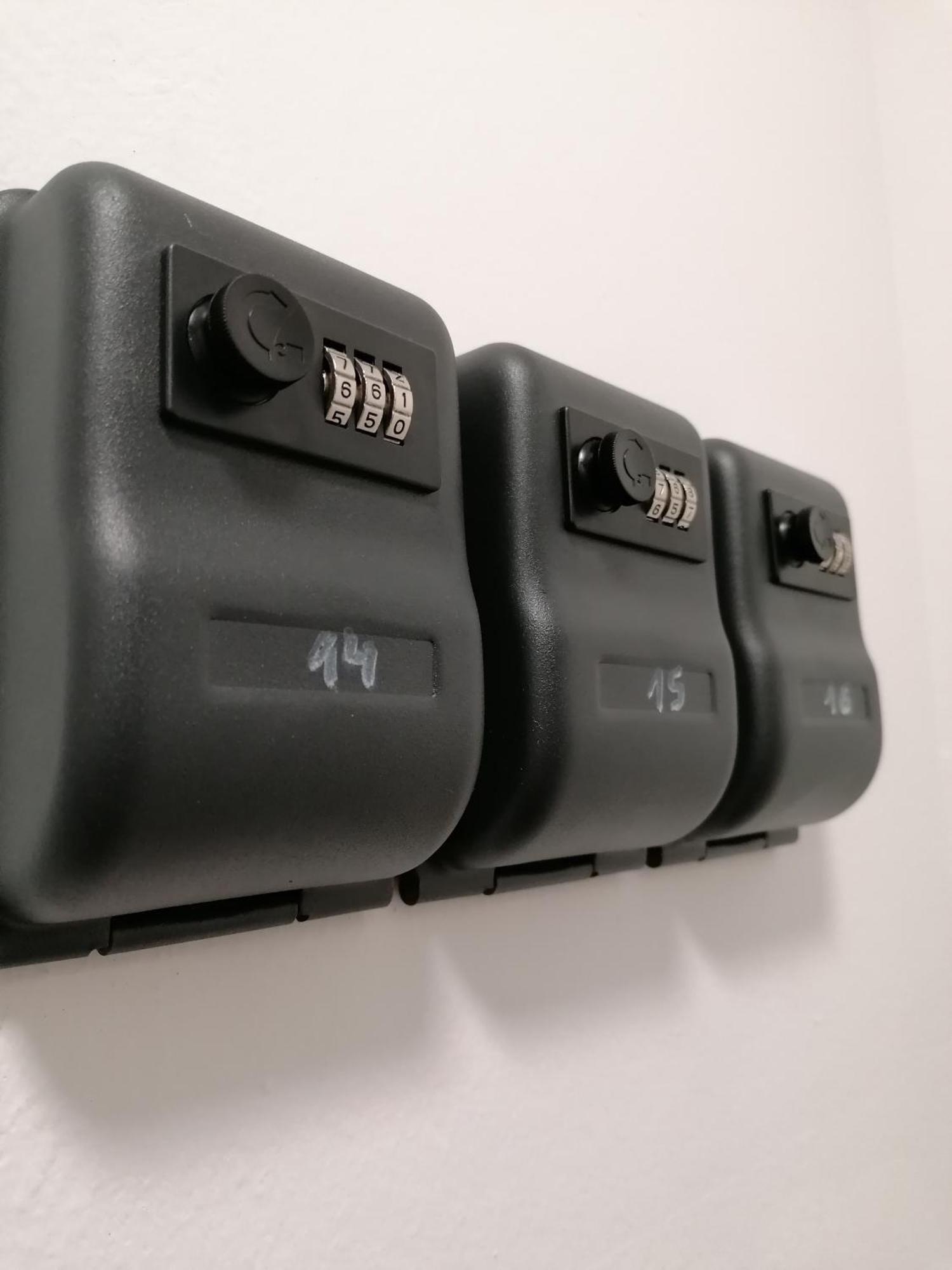 Favorit-rooms Direkt Metro-u1 Connection To Centralstation And City-center Albergue Viena