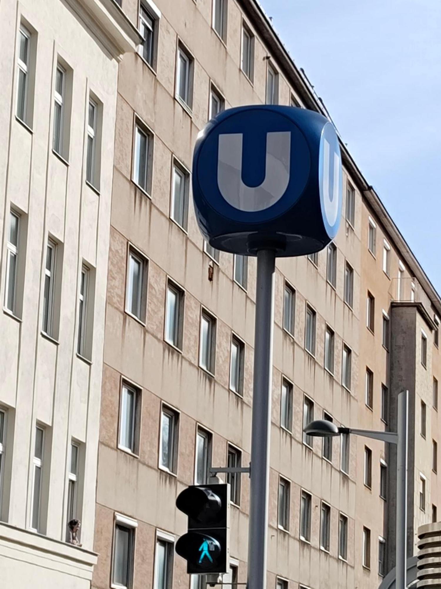 Favorit-rooms Direkt Metro-u1 Connection To Centralstation And City-center Albergue *