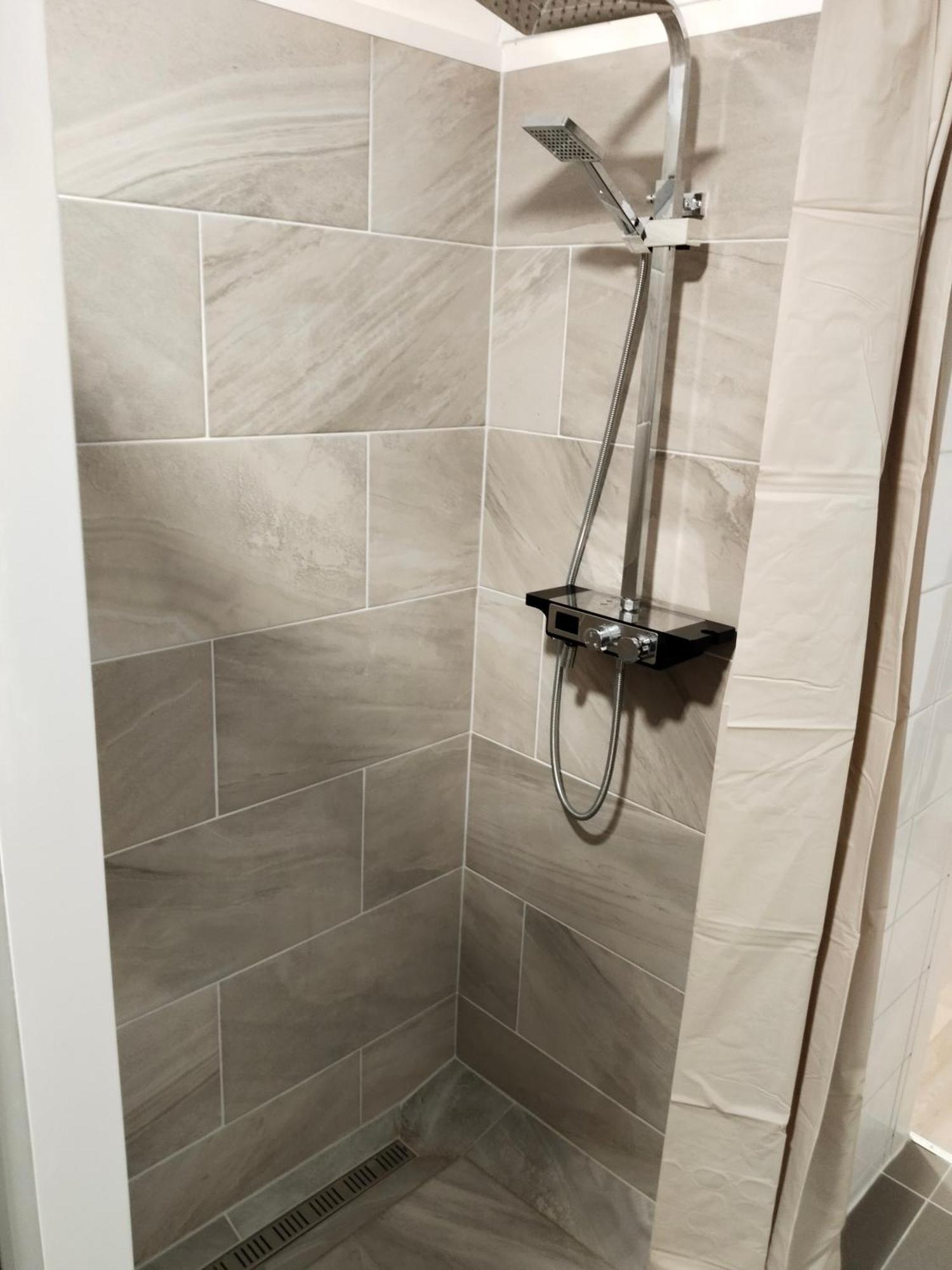 Favorit-rooms Direkt Metro-u1 Connection To Centralstation And City-center Albergue