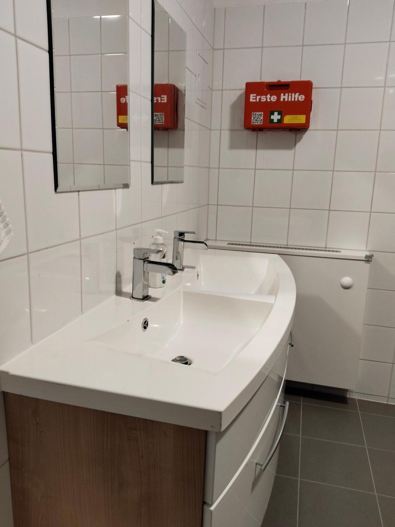 Favorit-rooms Direkt Metro-u1 Connection To Centralstation And City-center Viena