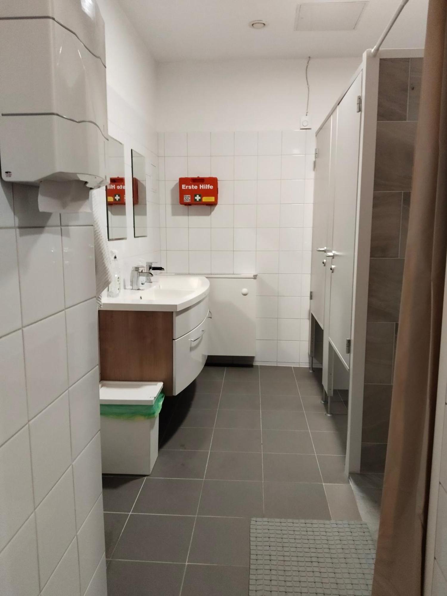Albergue Favorit-rooms Direkt Metro-u1 Connection To Centralstation And City-center