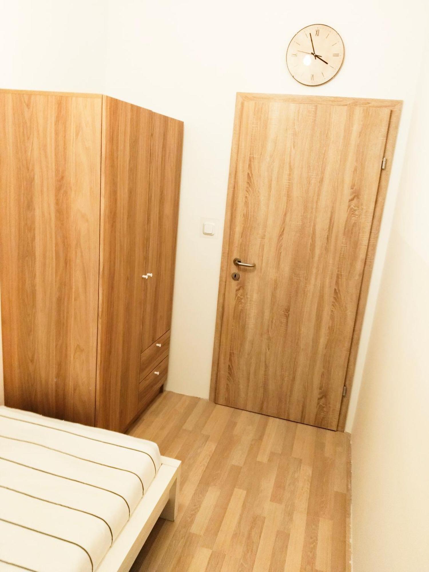 Favorit-rooms Direkt Metro-u1 Connection To Centralstation And City-center Albergue Viena
