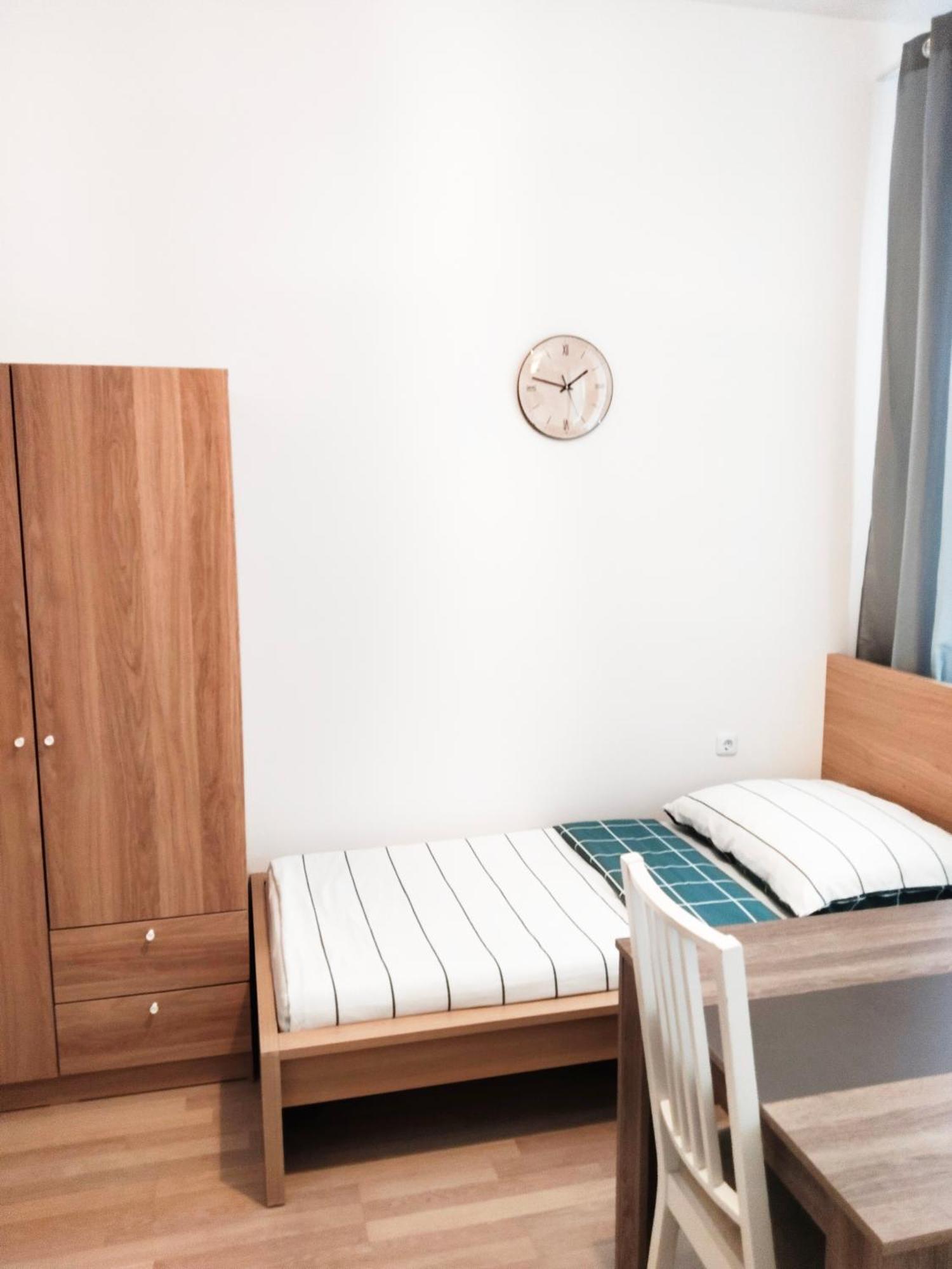 Albergue Favorit-rooms Direkt Metro-u1 Connection To Centralstation And City-center