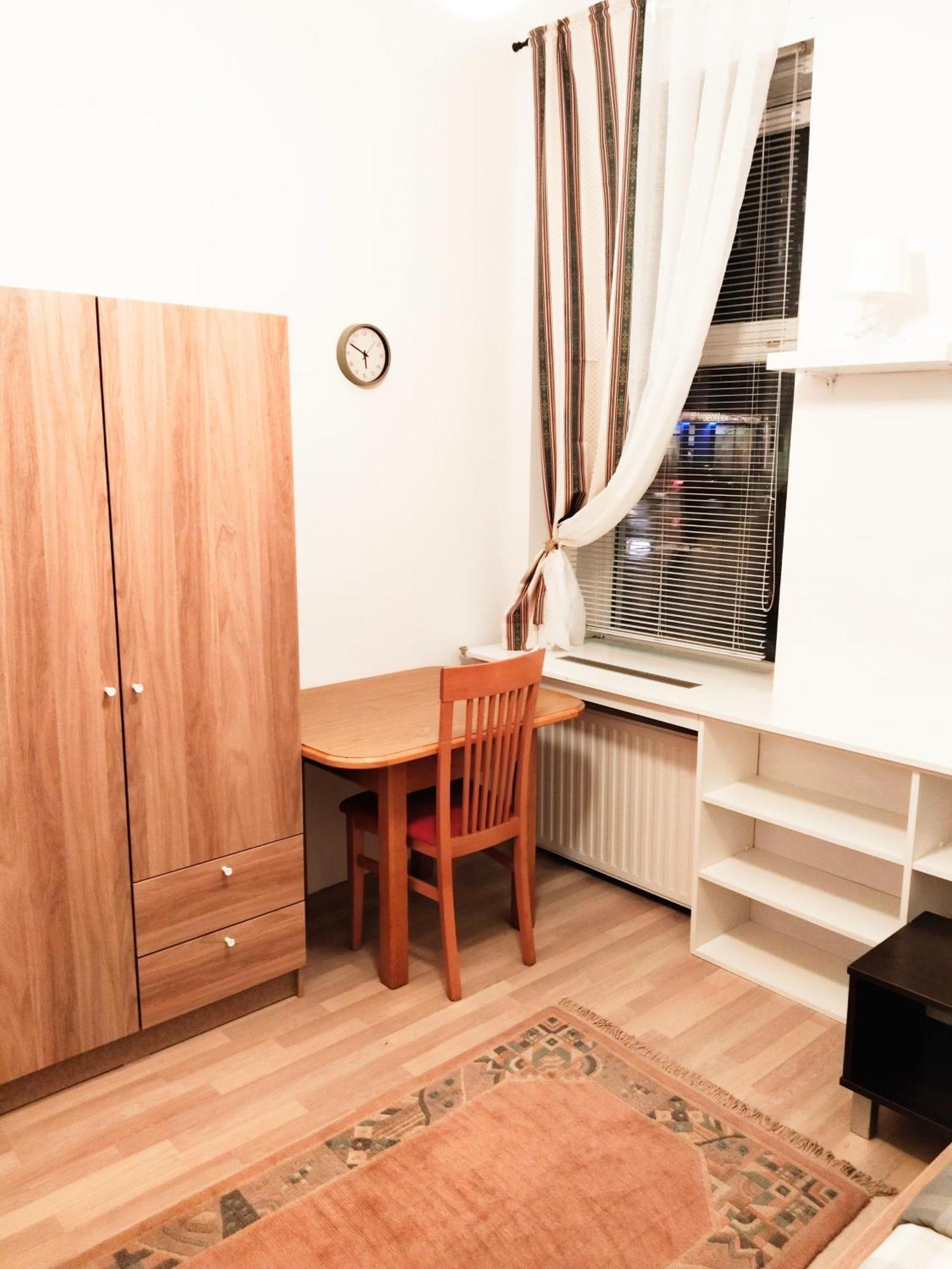 Favorit-rooms Direkt Metro-u1 Connection To Centralstation And City-center Viena